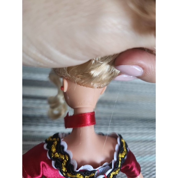 Vintage Holiday Barbie Muse dressed - Picture 5 of 7